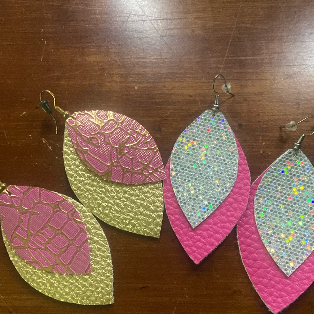 Light weight leather earrings. Perfect size.
